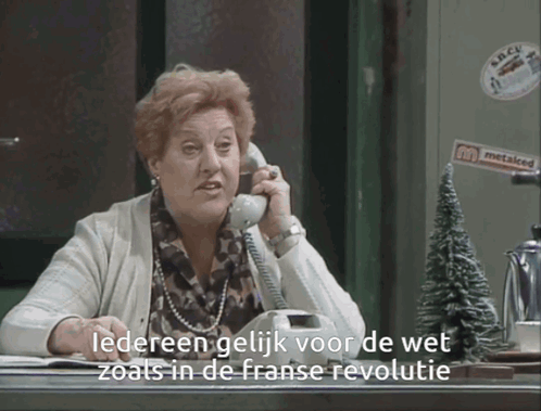Ma DDT aan telefoon, gelijk hebben, de wet
