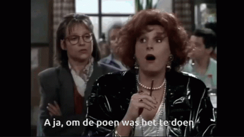 Carmen praat in zwarte jas