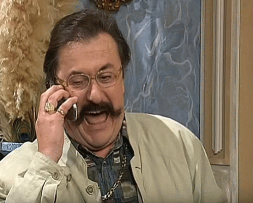 Lachen aan de telefoon