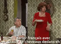 Un char à l'ancienne avec des chevaux dedans eh