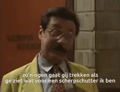 Boma kijkt dreigend op