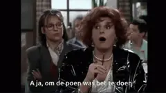 Carmen praat in zwarte jas