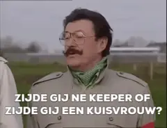 Boma in trenchcoat en sjaal