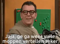 Marc lacht bij voetbalbord