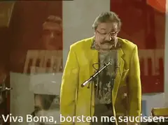 Boma zingt in microfoon