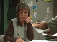 Ambetant, tong uitsteken aan bureau